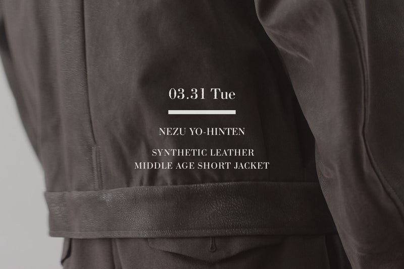 メゾンブランドからも信頼を置くテキスタイルトレンドを創り出すイタリア・プラトーが生み出したシンセティックレザージャケット。NEZU YO-HINTENの秀逸なパターンで作り出される美しいシルエットのジャケットです。