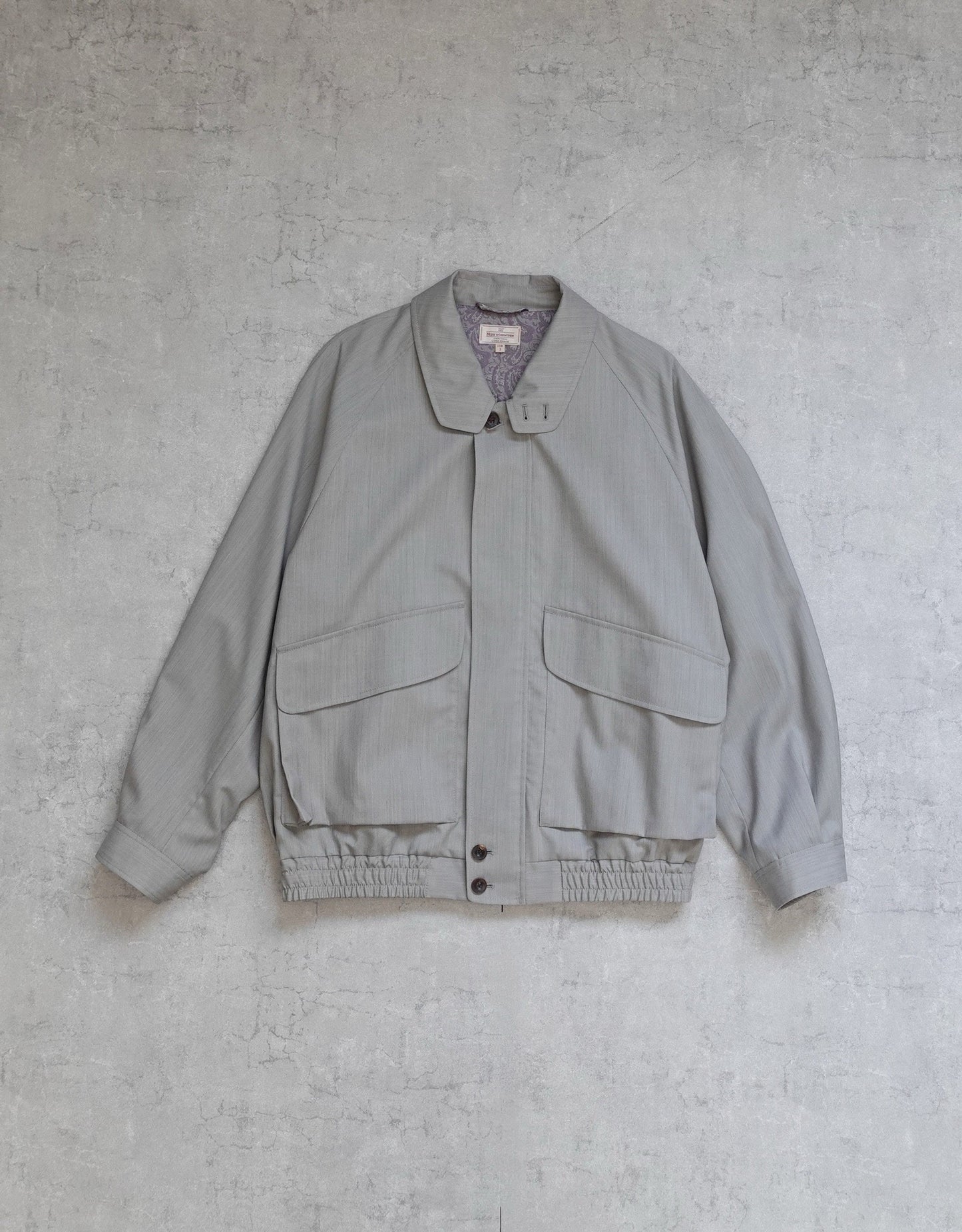 NEZU YO-HINTEN(根津洋品店) ハンティングブルゾン 梳毛ウール ライトベージュ 薄手でしなやかで高級感がある 通販 物撮り 正面 セレクトショップ VOUILLON