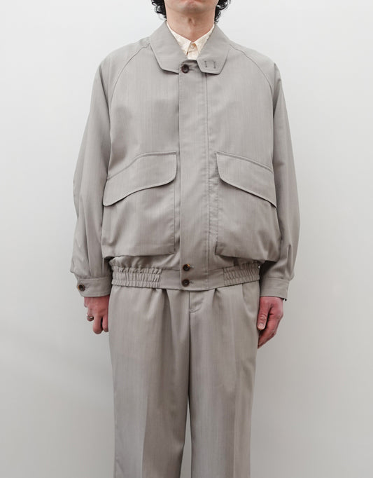 NEZU YO-HINTEN(根津洋品店) ハンティングブルゾン 梳毛ウール ライトベージュ 薄手でしなやかで高級感がある 通販 184cm着画  正面 セレクトショップ VOUILLON