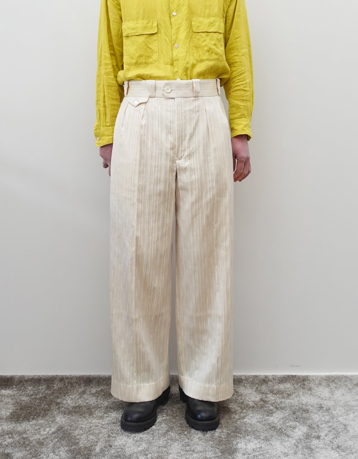 NEZU YO-HINTEN(根津洋品店) TANGO PANTS ワイドパンツ ジャガード ストライプ ホワイト ライトイエロー 通販 184cm着用イメージ 下半身 正面 セレクトショップ VOUILLON