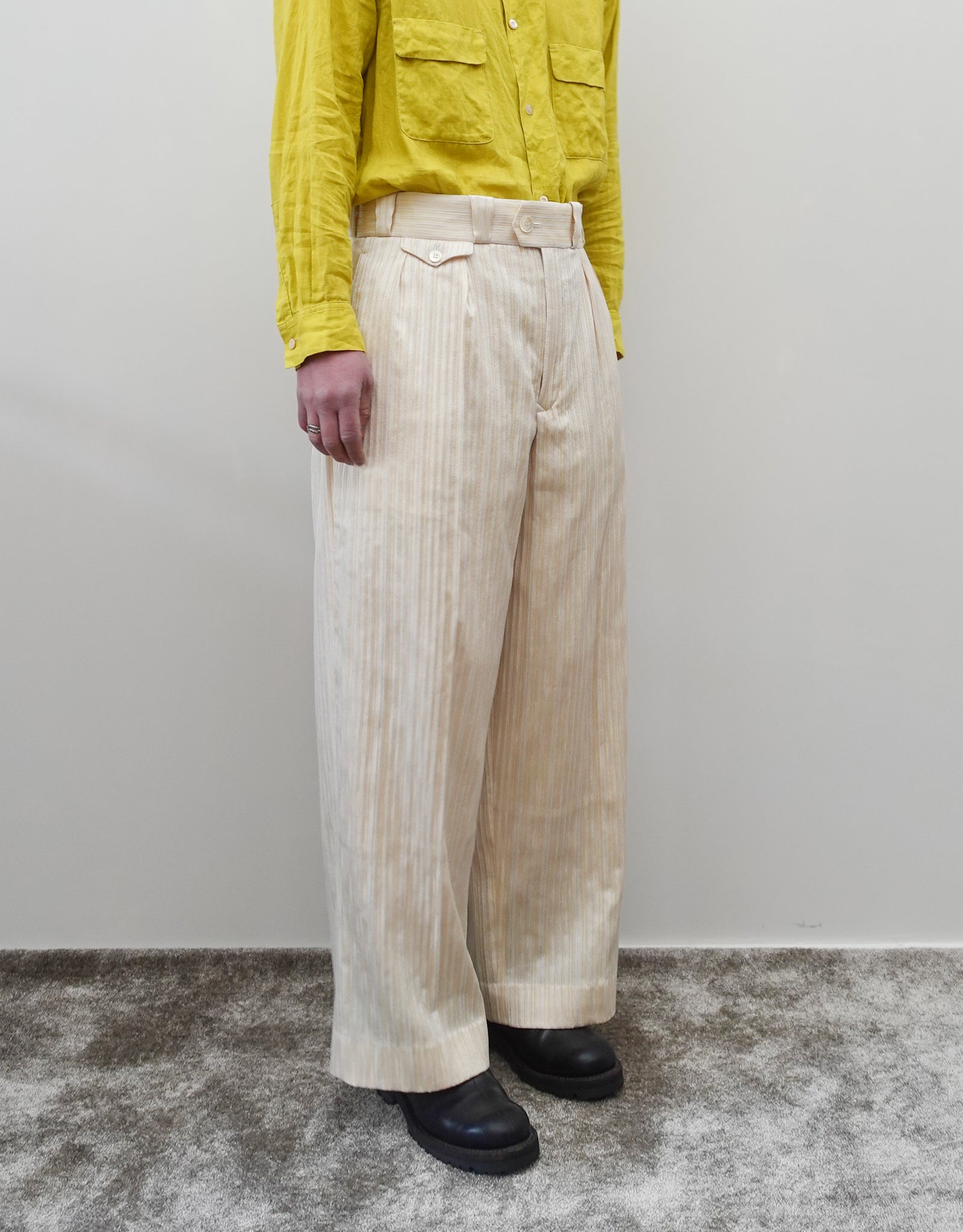 NEZU YO-HINTEN(根津洋品店) TANGO PANTS ワイドパンツ ジャガード ストライプ ホワイト ライトイエロー 通販 184cm着用イメージ 下半身 右斜め前 セレクトショップ VOUILLON