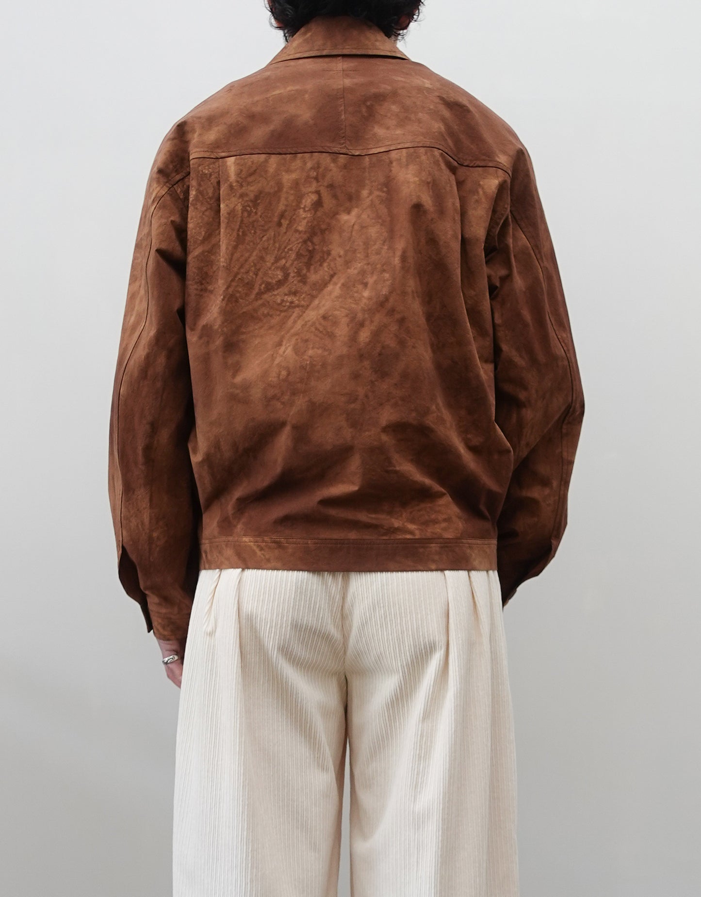 NEZU YO-HINTEN(根津洋品店) ワークジャケット ブラウン コットン スエード 通販 184cm着用イメージ 上半身 背面 セレクトショップ VOUILLON