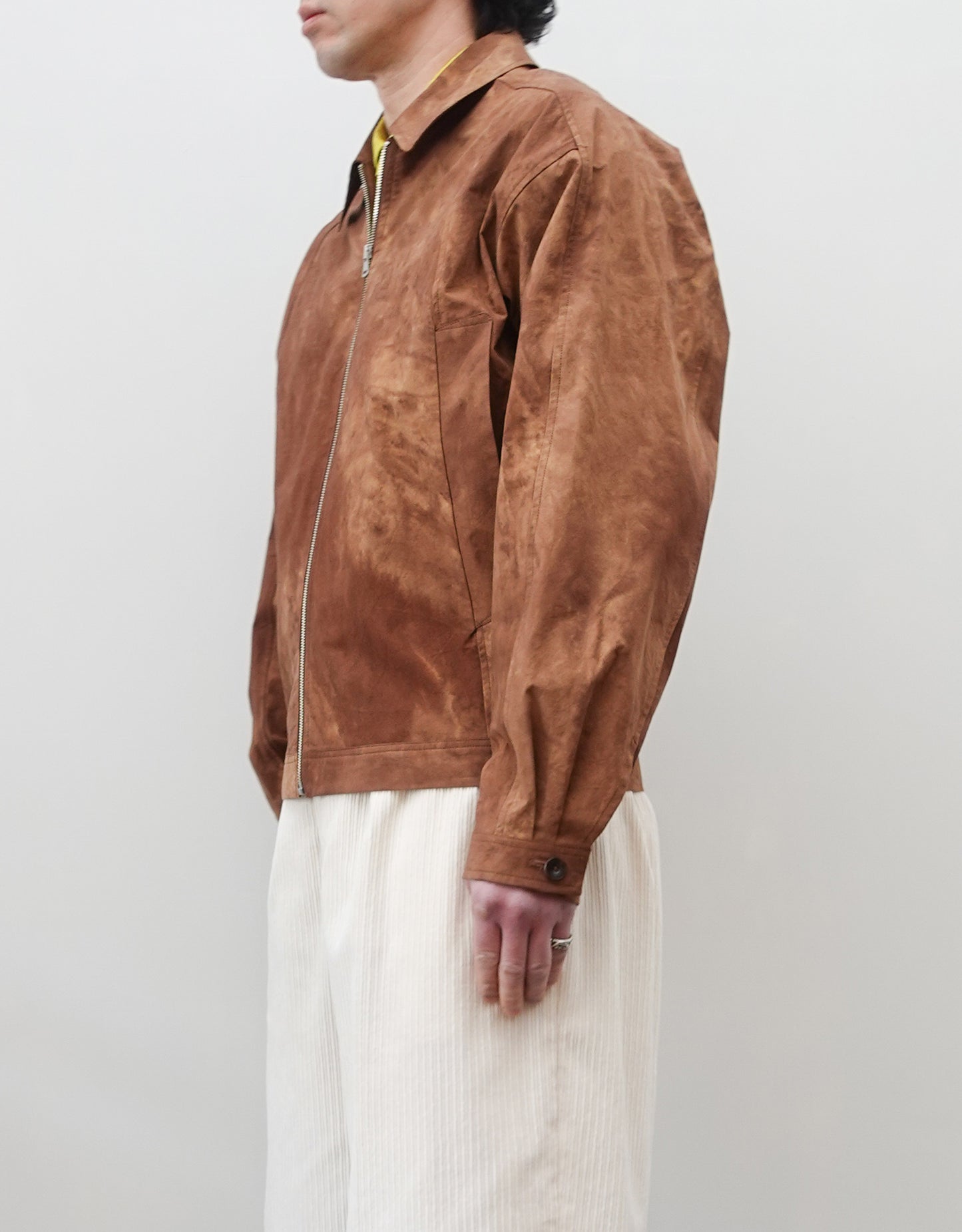 NEZU YO-HINTEN(根津洋品店) ワークジャケット ブラウン コットン スエード 通販 184cm着用イメージ 上半身 右斜め前 セレクトショップ VOUILLON