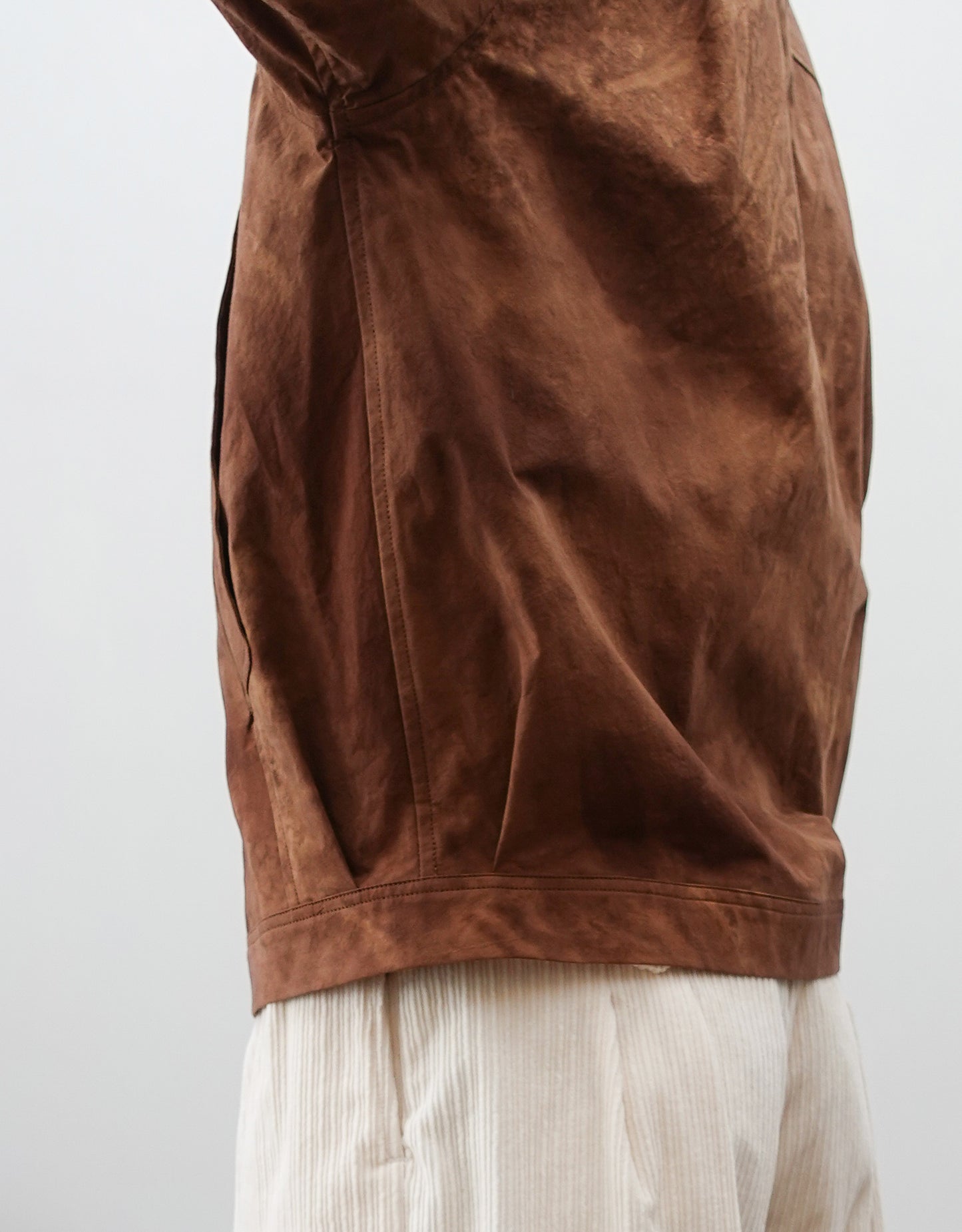 NEZU YO-HINTEN(根津洋品店) ワークジャケット ブラウン コットン スエード 通販 184cm着用イメージ 脇 タック 生地アップ セレクトショップ VOUILLON