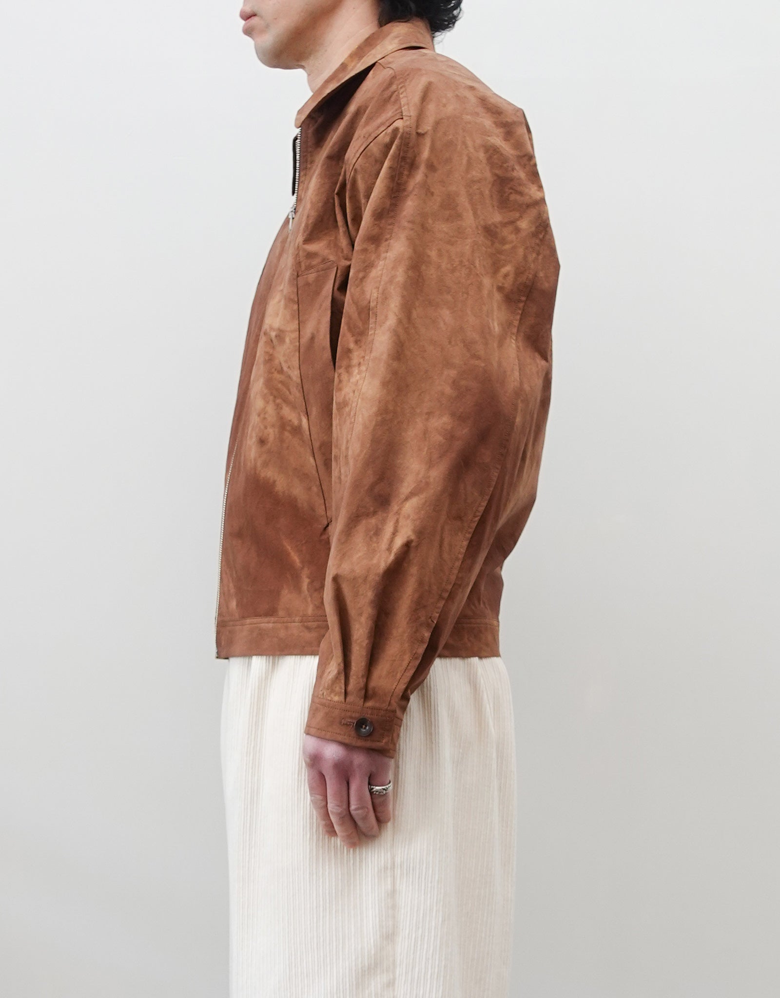 NEZU YO-HINTEN(根津洋品店) ワークジャケット ブラウン コットン スエード 通販 184cm着用イメージ 上半身 右 セレクトショップ VOUILLON
