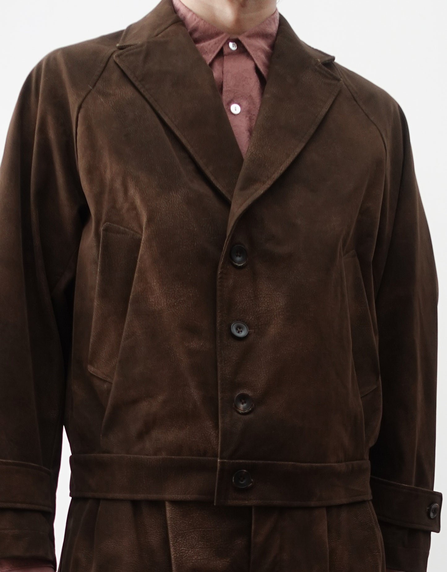 NEZU YO-HINTEN(根津洋品店) ショートジャケット シンセティックレザー  スエード ブラウン コートをブルゾン仕様にしたデザイン 通販 184cm着用イメージ 正面 寄り セレクトショップ VOUILLON