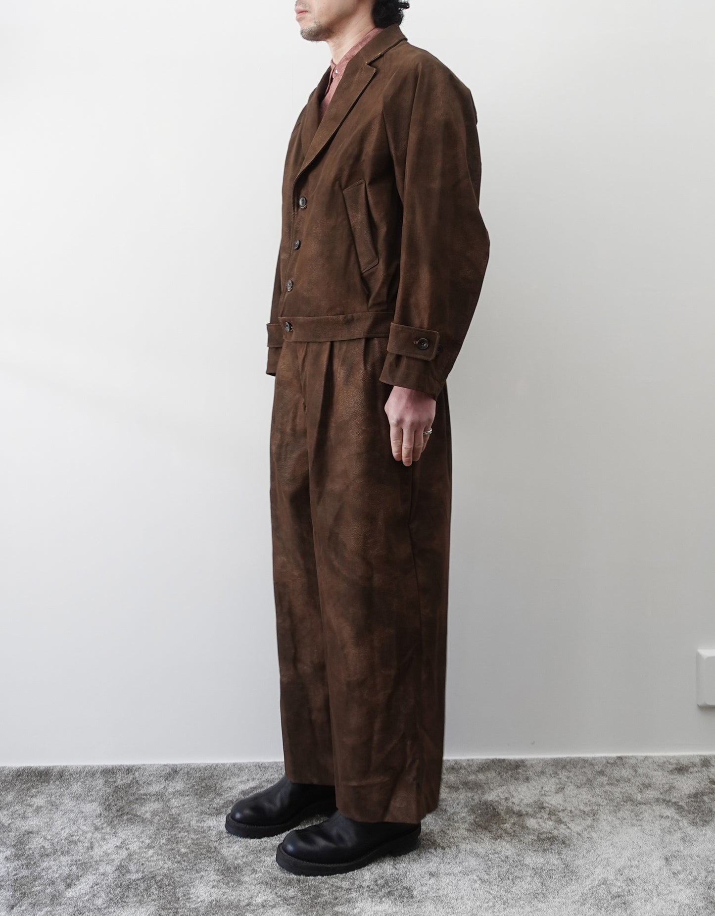 NEZU YO-HINTEN(根津洋品店) TANGO PANTS ワイドパンツ シンセティックレザー  スエード ブラウン 通販 184cm着用イメージ セットアップ ショートジャケット セレクトショップ VOUILLON