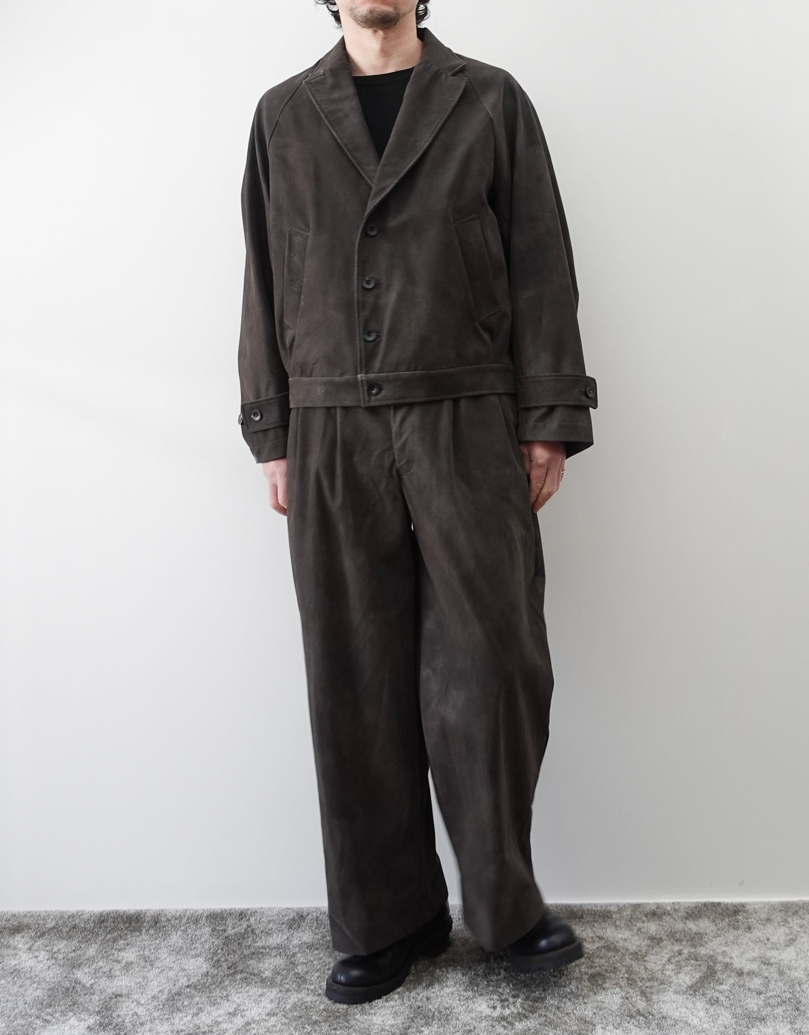 NEZU YO-HINTEN(根津洋品店) TANGO PANTS ワイドパンツ シンセティックレザー  スエード グレー 通販 184cm着用イメージ セットアップ ジャケット セレクトショップ VOUILLON