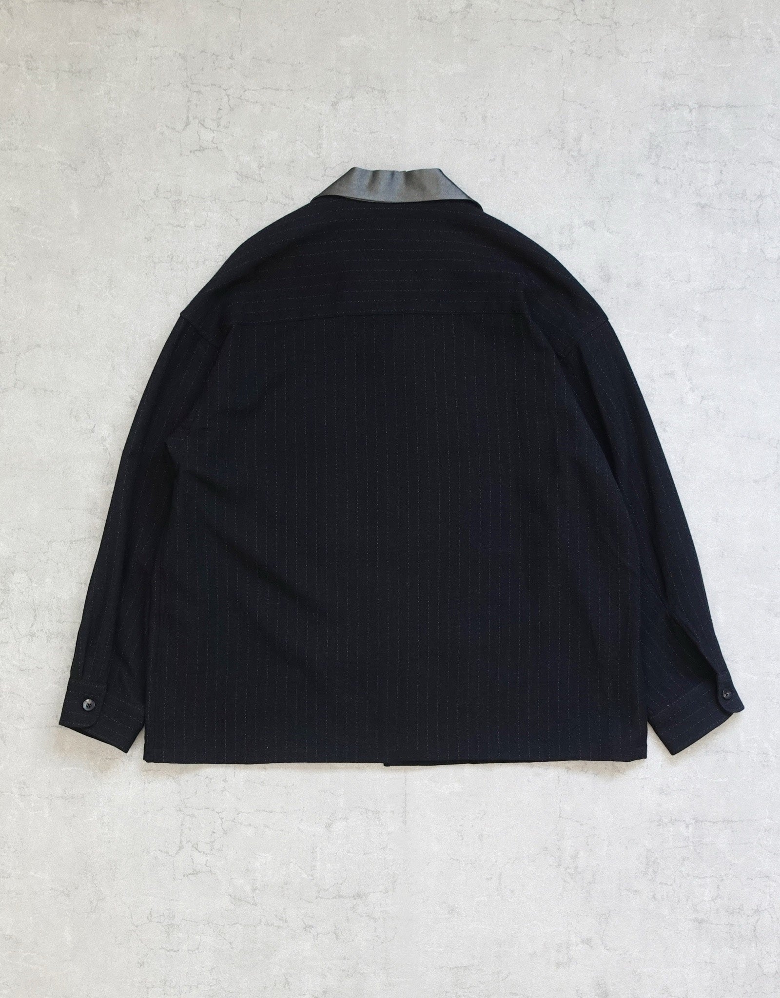 NEZU YO-HINTEN(根津洋品店) ウール シルク ボードシャツ ストライプ チャコール ストライプ ボックスシルエット 通販 物撮り 背面 セレクトショップ VOUILLON