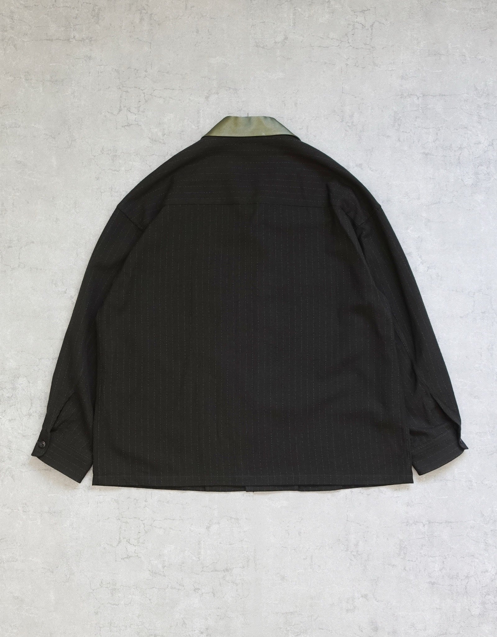 NEZU YO-HINTEN(根津洋品店) ウール シルク ボードシャツ ストライプ ダークカーキ ストライプ ボックスシルエット 通販 物撮り 背面 セレクトショップ VOUILLON