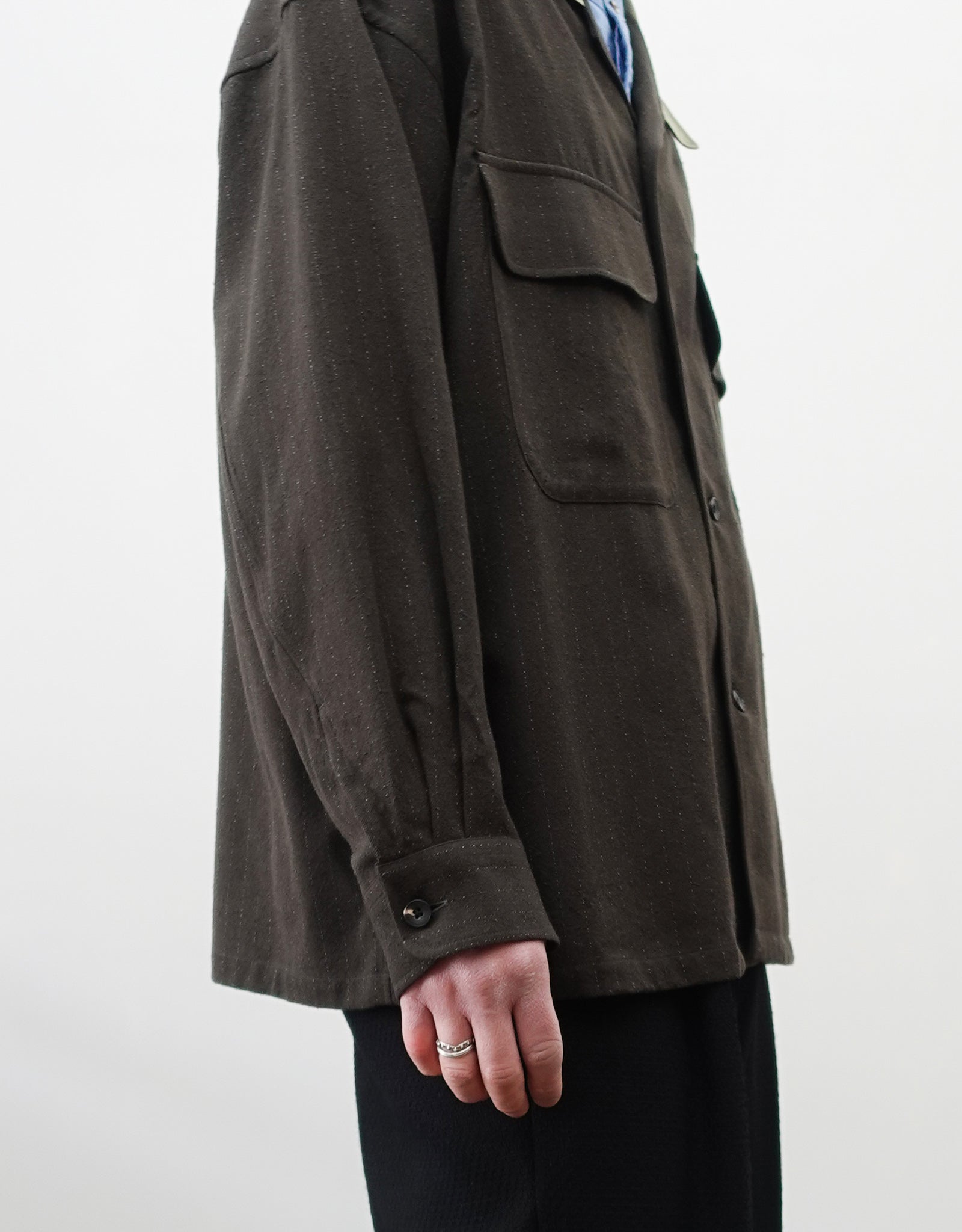 NEZU YO-HINTEN(根津洋品店) ウール シルク ボードシャツ ストライプ ダークカーキ ストライプ ボックスシルエット 通販 素材寄り 袖 セレクトショップ VOUILLON