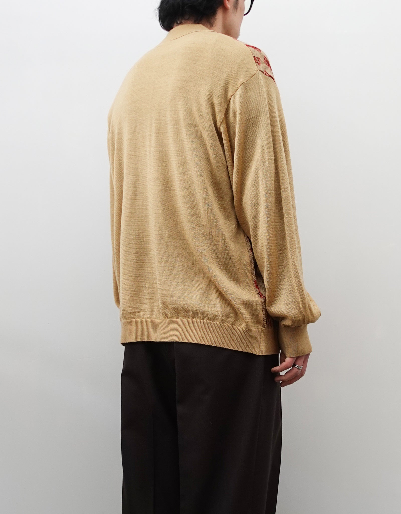 NEZU YO-HINTEN(根津洋品店) チベタンタイガー ジャガード ニットシャツ ベージュ 薄手でしなやかでリラックスフィット 通販 184cm着画 上半身 背面 セレクトショップ VOUILLON