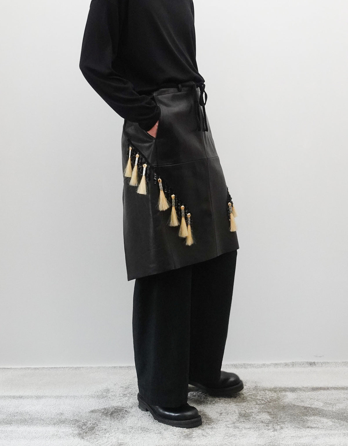 LEATHER SKIRT WITH HORSE HAIR&STONE