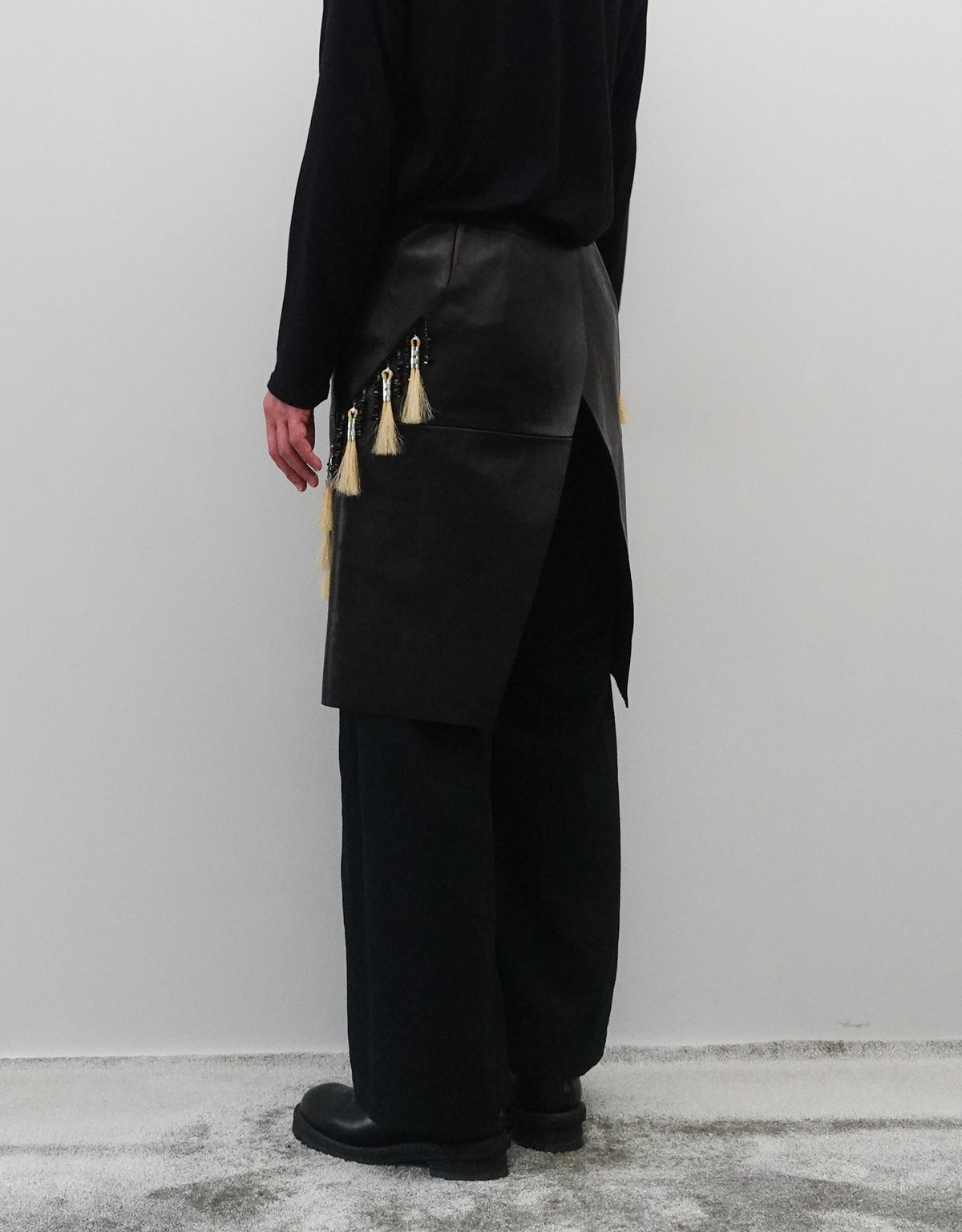 LEATHER SKIRT WITH HORSE HAIR&STONE