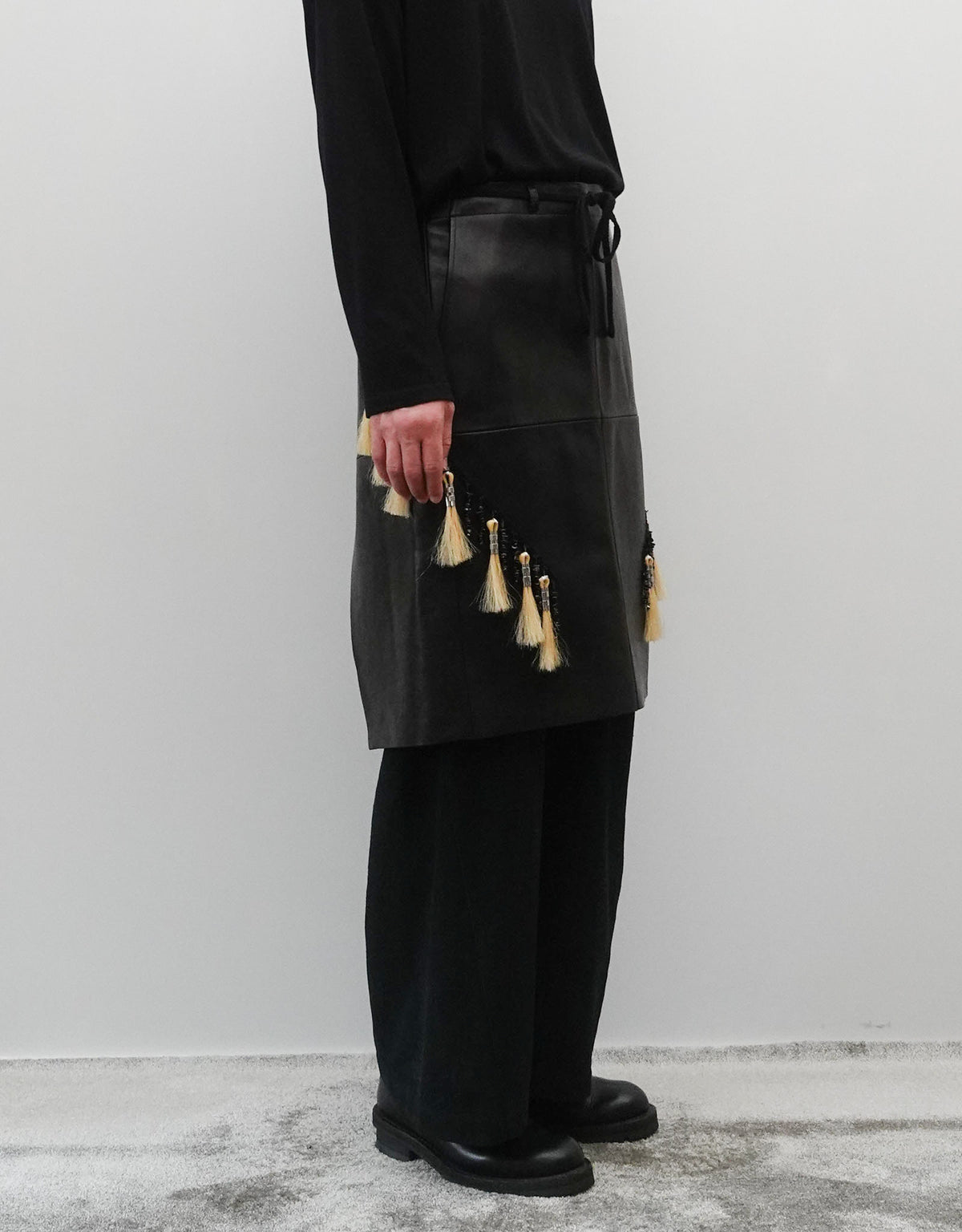 LEATHER SKIRT WITH HORSE HAIR&STONE