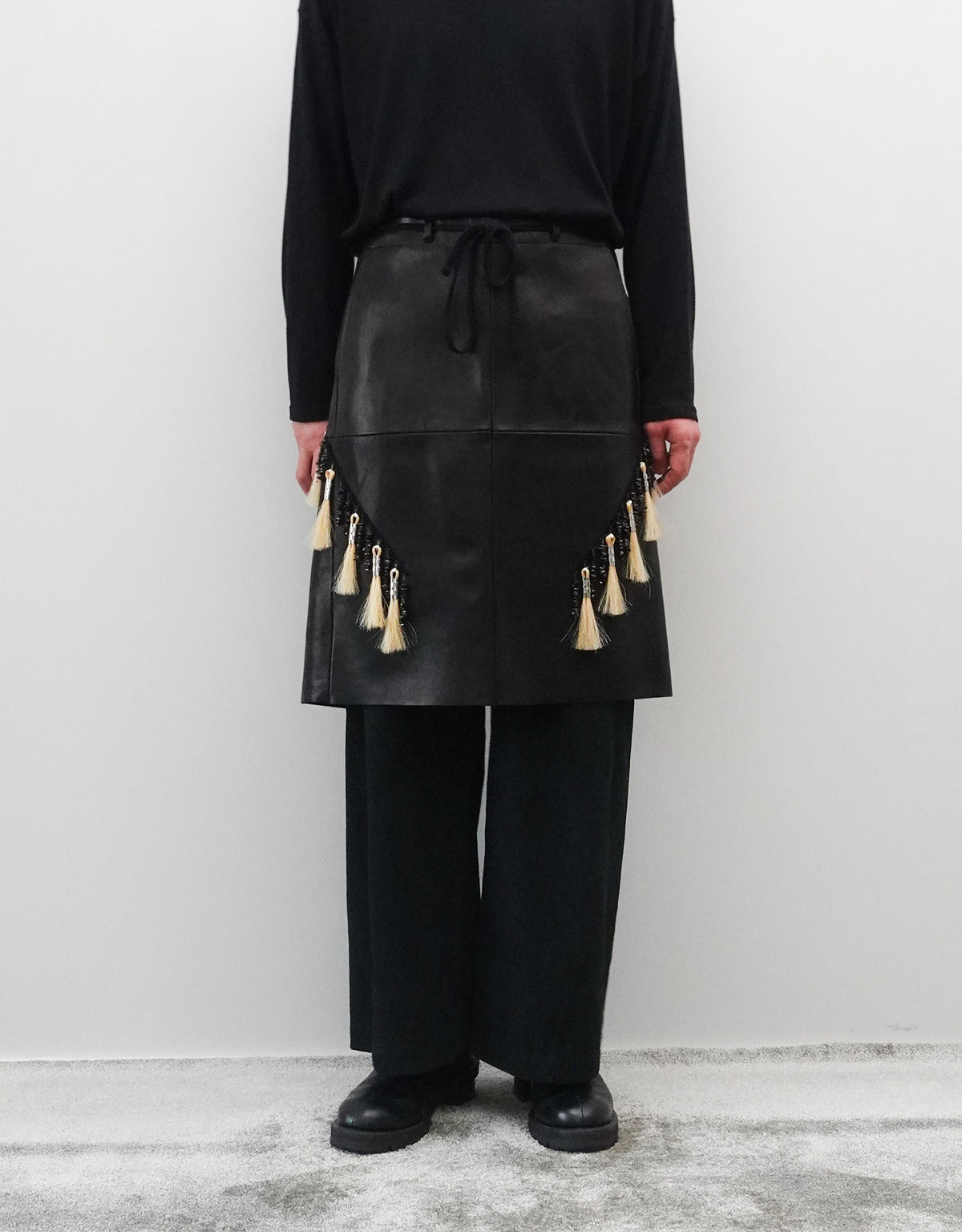LEATHER SKIRT WITH HORSE HAIR&STONE