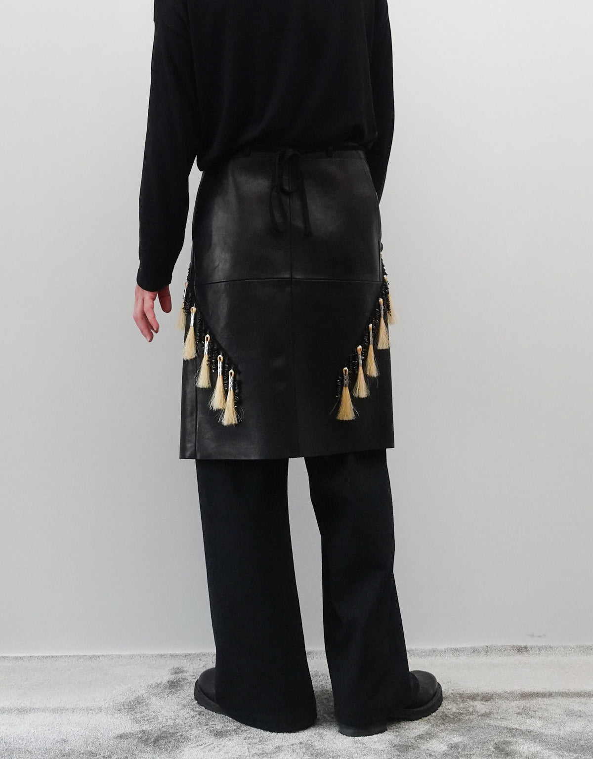 LEATHER SKIRT WITH HORSE HAIR&STONE