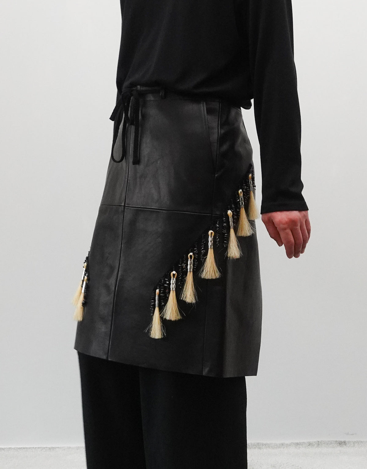 LEATHER SKIRT WITH HORSE HAIR&STONE