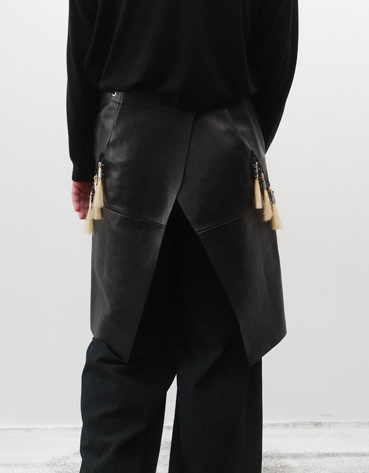 LEATHER SKIRT WITH HORSE HAIR&STONE