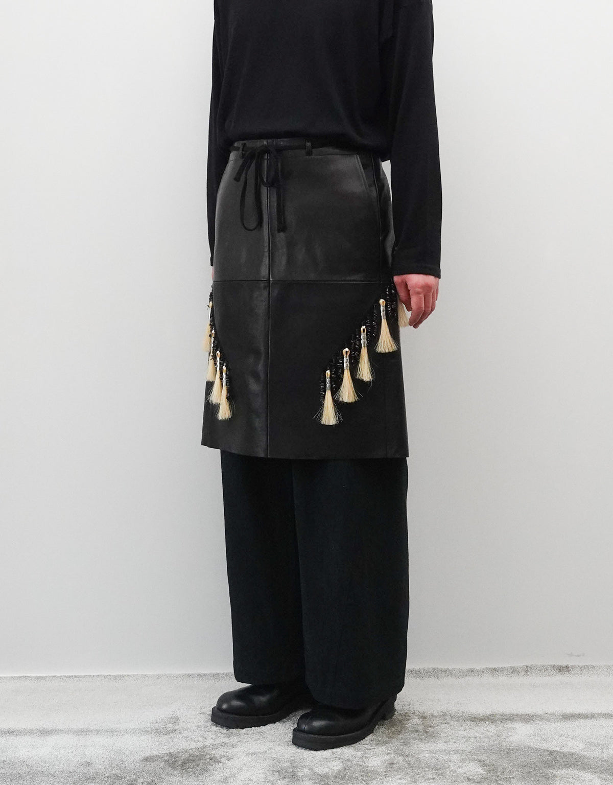 LEATHER SKIRT WITH HORSE HAIR&STONE