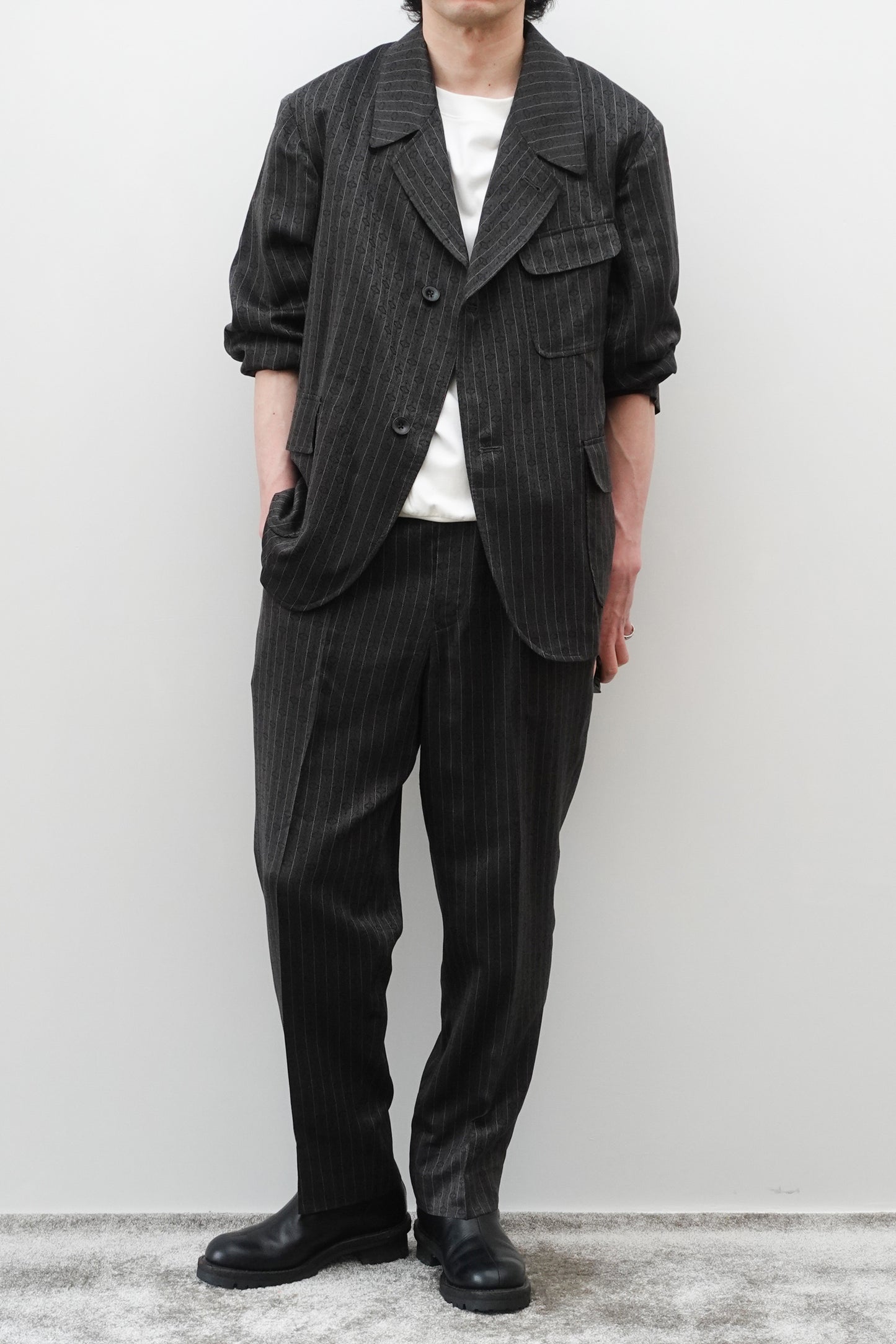 NEZU YO-HINTEN(根津洋品店) シルビアンジャケット ジャガード ストライプ ジャングルグリーン 通販 184cm着用イメージ 全身 正面 セットアップ 袖捲り セレクトショップ VOUILLON