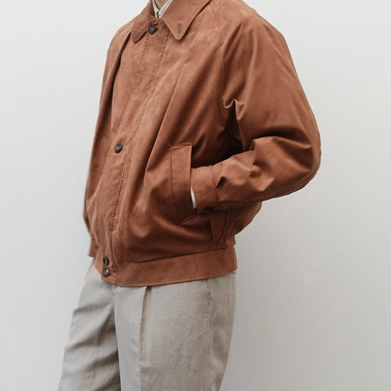 NEZU YO-HINTEN(根津洋品店) スウィングトップブルゾン サスティナブルレザー スエード ブラウン なめらかでしなやかな素材感 通販 184cm着画 動画 セレクトショップ VOUILLON