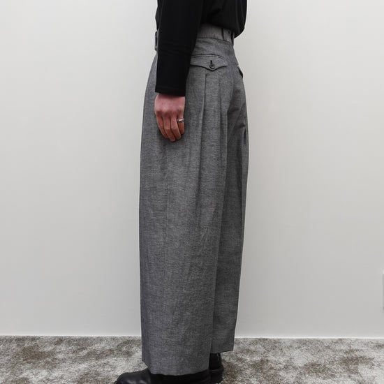 NEZU YO-HINTEN(根津洋品店) TANGO PANTS シャークスキン ブラック さらっとした肌触りで通年快適 通販 184cm着画 下半身 動画 セレクトショップ VOUILLON