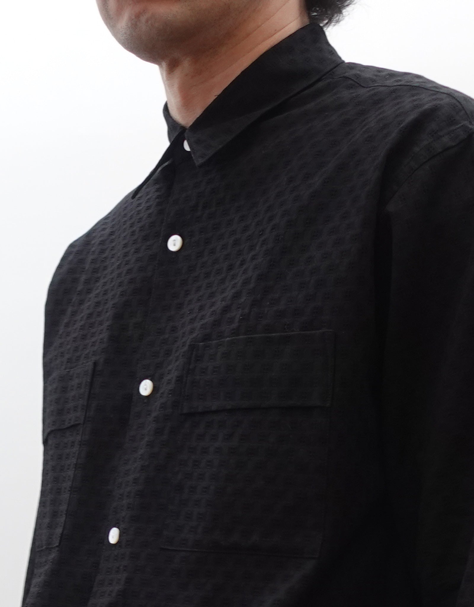 NEZU YO-HINTEN(根津洋品店) ジャガードシャツ コットンドビー ブラック ドレスシャツデザイン 通販 184cm着用イメージ 上半身 動画 セレクトショップ VOUILLON