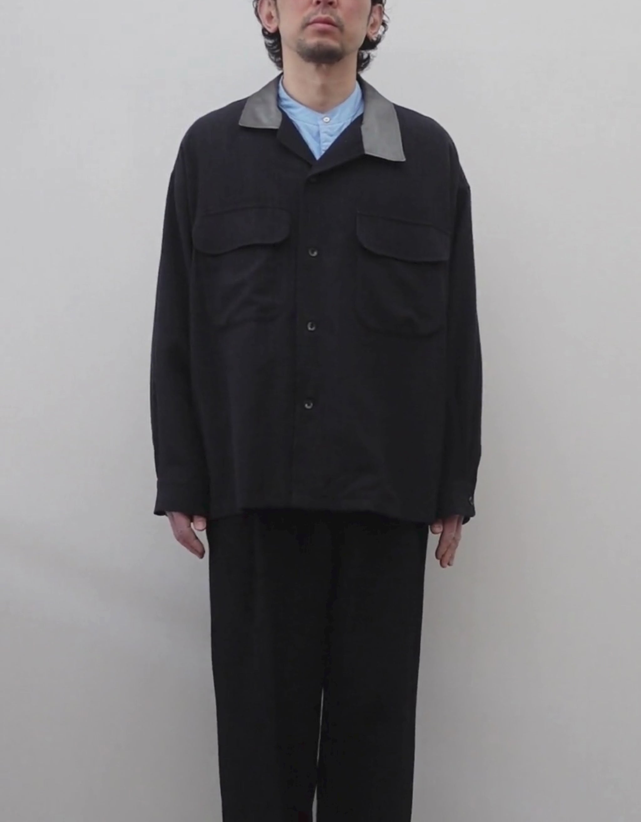 NEZU YO-HINTEN(根津洋品店) ウール シルク ボードシャツ ストライプ チャコール ストライプ ボックスシルエット 通販 184cm着用イメージ 動画 セレクトショップ VOUILLON