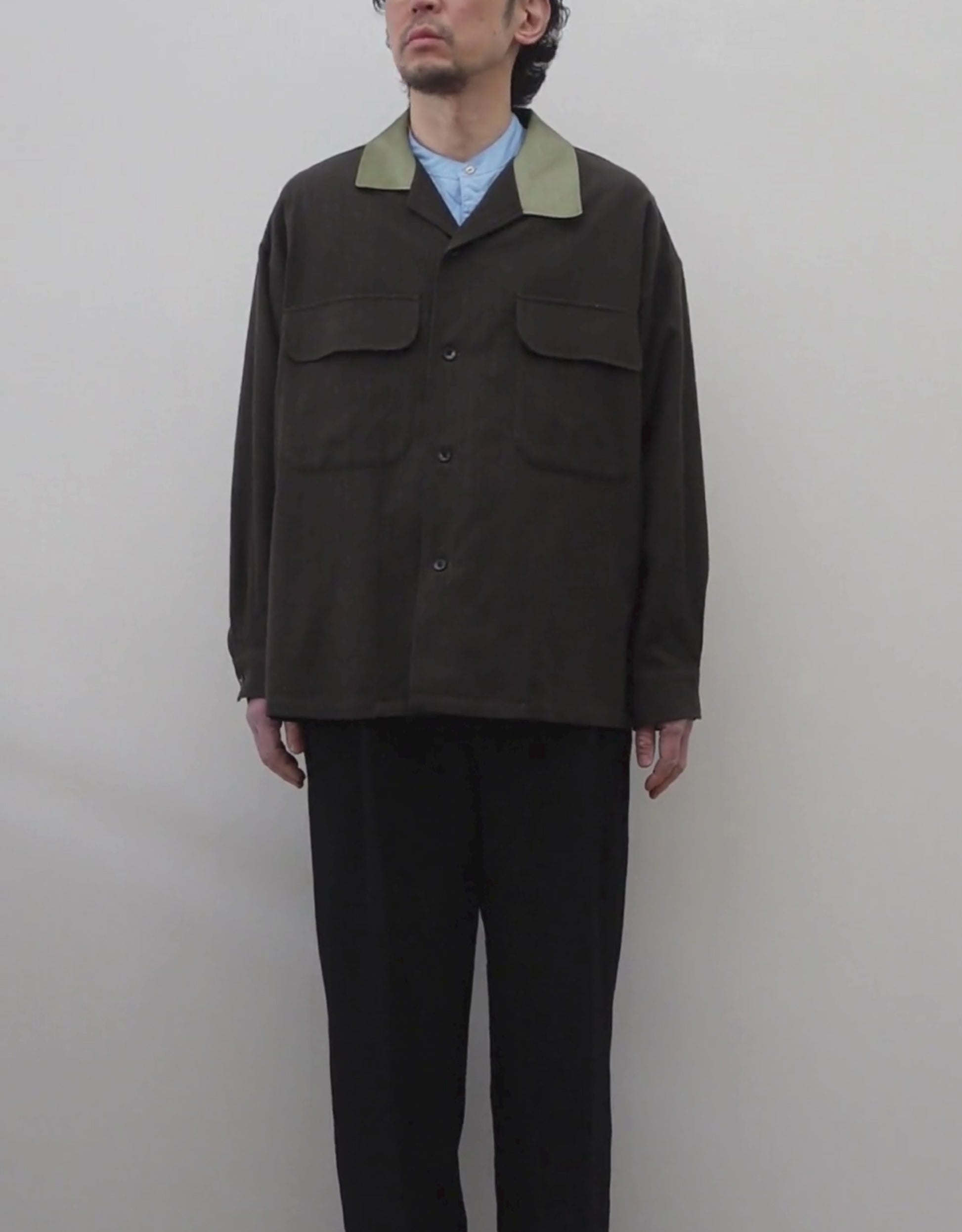 NEZU YO-HINTEN(根津洋品店) ウール シルク ボードシャツ ストライプ ダークカーキ ストライプ ボックスシルエット 通販 184cm着用イメージ 動画 セレクトショップ VOUILLON