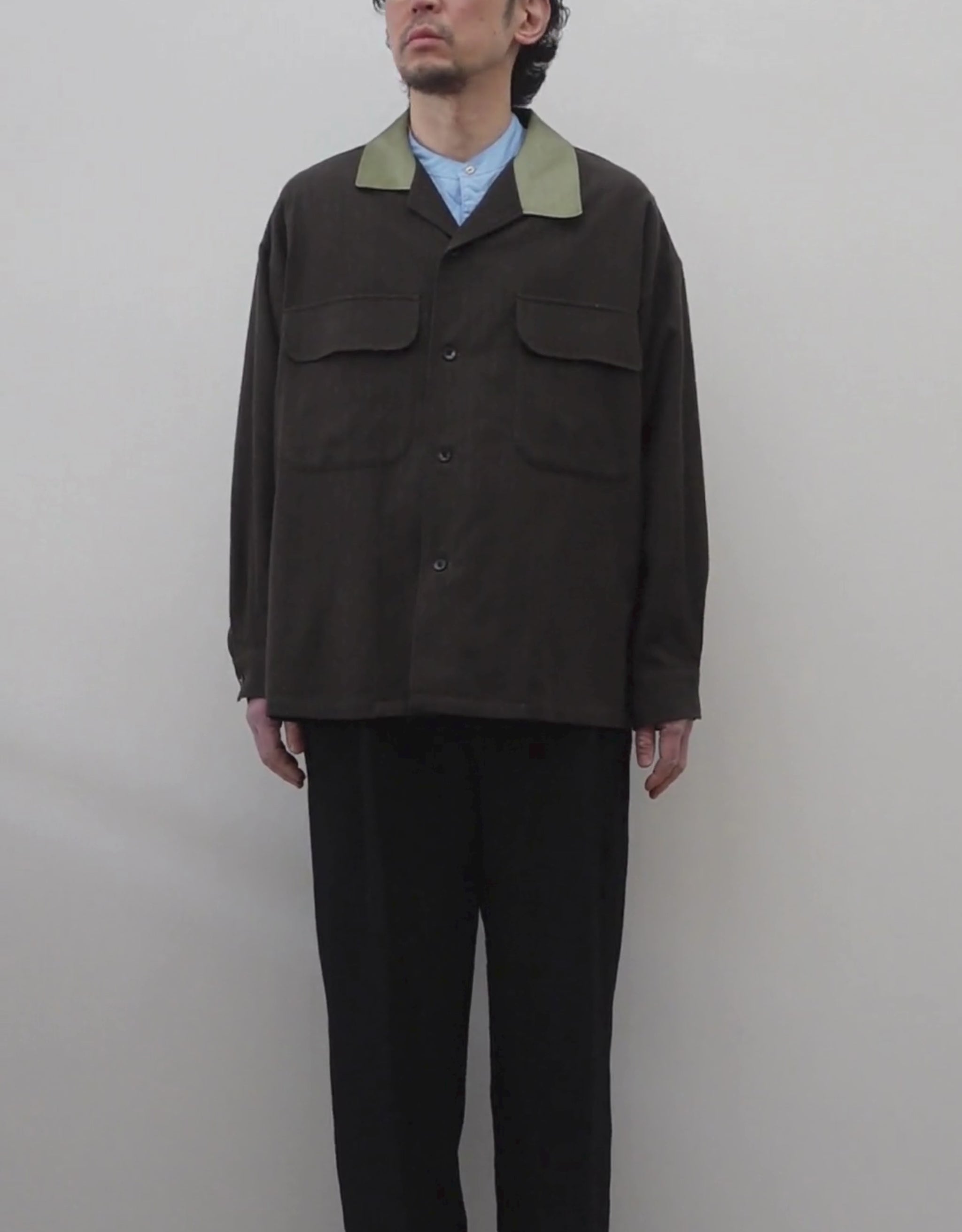 NEZU YO-HINTEN(根津洋品店) ウール シルク ボードシャツ ストライプ ダークカーキ ストライプ ボックスシルエット 通販 184cm着用イメージ 動画 セレクトショップ VOUILLON