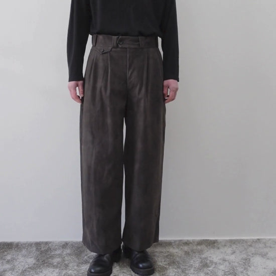 NEZU YO-HINTEN(根津洋品店) TANGO PANTS ワイドパンツ シンセティックレザー  スエード グレー 通販 184cm着用イメージ 下半身 動画 セレクトショップ VOUILLON