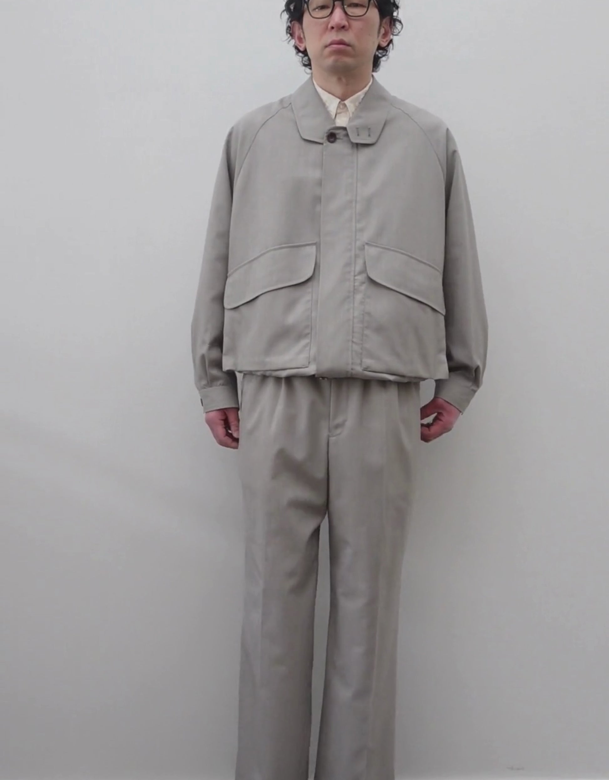 NEZU YO-HINTEN(根津洋品店) ハンティングブルゾン 梳毛ウール ライトベージュ 薄手でしなやかで高級感がある 通販 184cm着画  動画 セレクトショップ VOUILLON