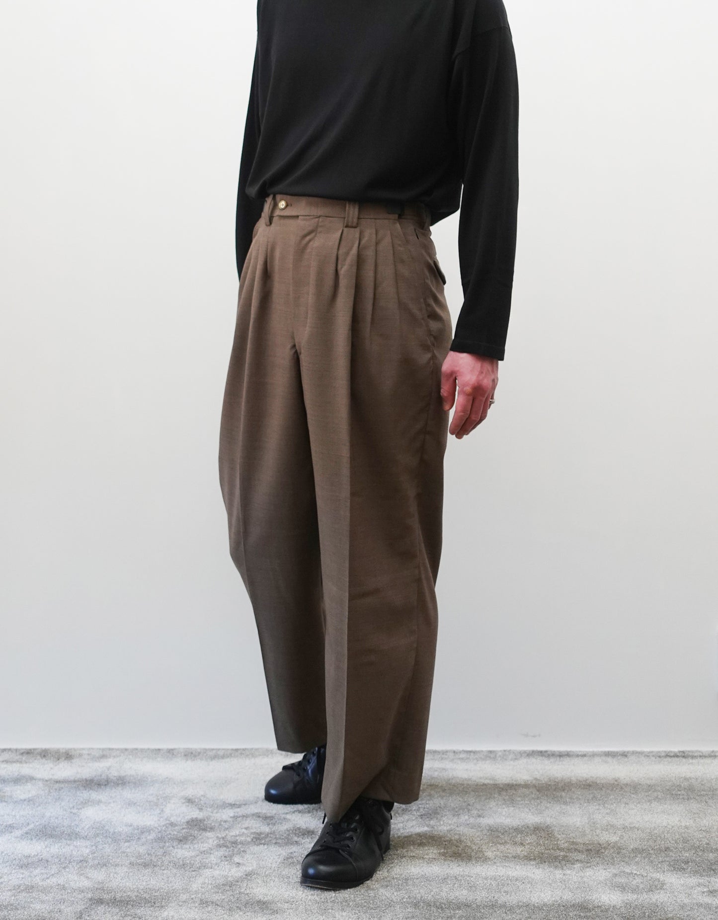 FOUR PLEATS WIDE TROUSERS - WALNUT -